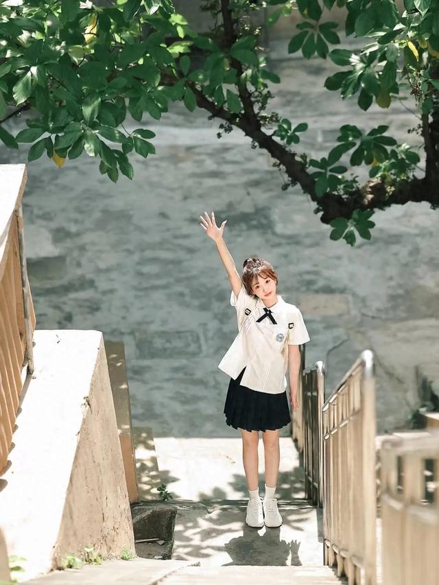 甘肃兰州一校花，楚楚动人，倾国倾城，这气质堪称校园天花板