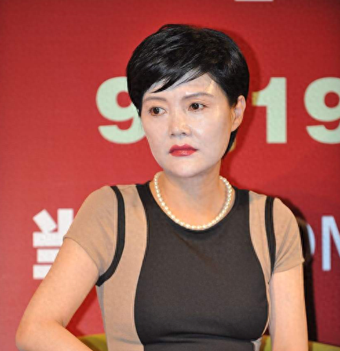 她11岁被导演看中,与名导同居多年被抛弃,童星出身却无人问津