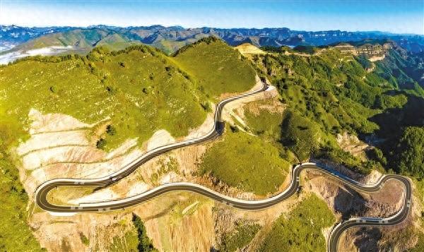 太行山脊跃通途 云巅之上叩响山门