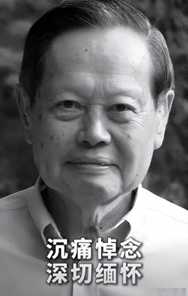杨振宁刚去世，翁帆终于发声，字字催泪，清华大学吊唁堂细节感人