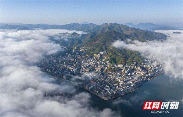 湖南洪江区：云端之上，定格云海日出的诗意画卷