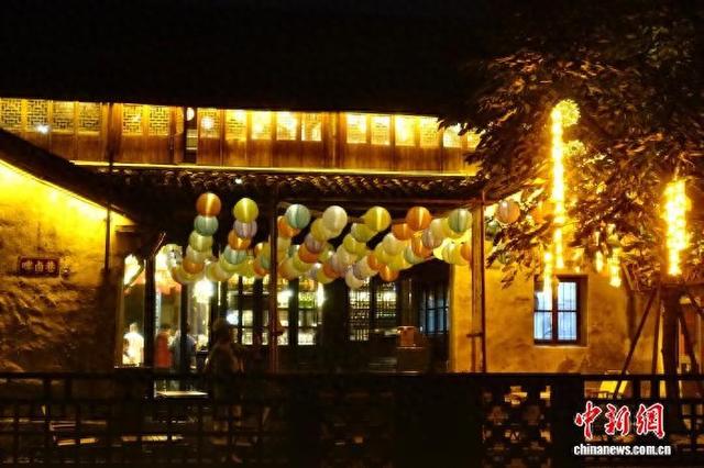 浙江湖州小西街：江南街巷吸引游客打卡