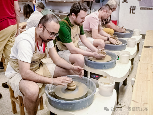 外媒到访！亲身感受景德镇的人文风光和制瓷历史，他们说……