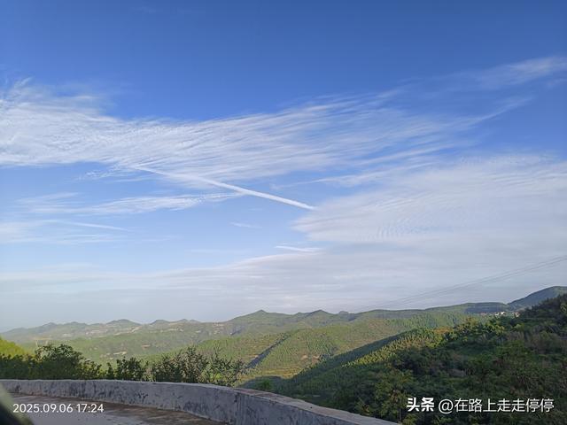 初秋时节在劈山看连绵群山