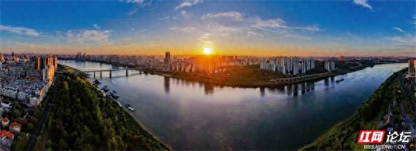 一江碧水穿城过，两岸风华尽揽——这是株洲独有的浪漫拼图