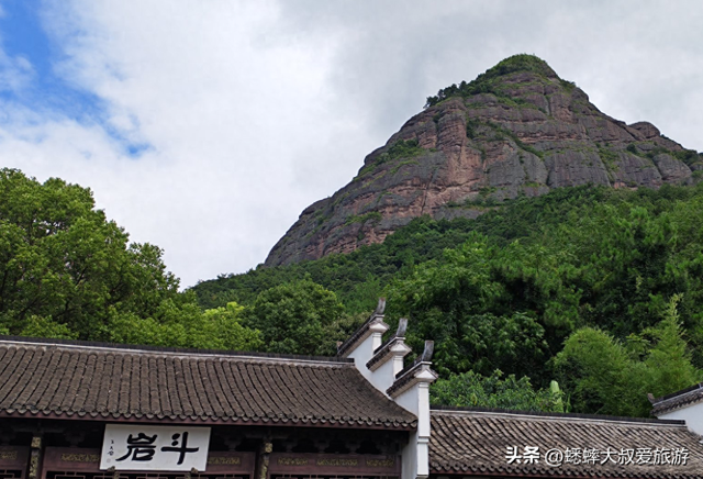 距离杭州1小时车程，藏着个“小泰山”，常年云雾缭绕，很惊艳！