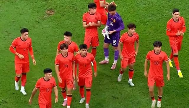 一场2-1“爆冷”，揪出中国队4大水货，赛后评分出炉，只3人及格