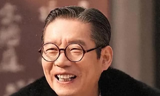 张艺谋没捧火，吴京带不红，如今50岁的他演完《戏台》终于被认识