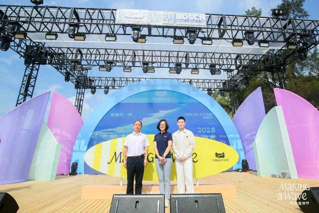 中国冲浪公开赛万宁石梅湾开幕，嗨浪音乐节今晚上演