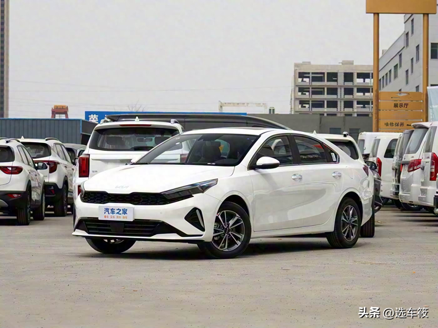 起亚K3 8万级10万级体验 家用轿车 越级配置_起亚k3低配座椅问题