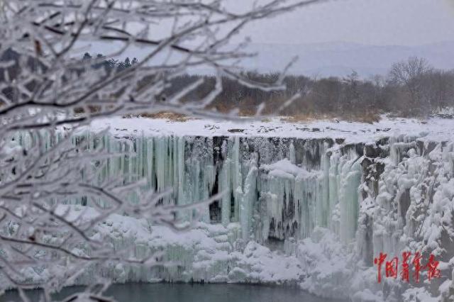 镜泊湖的“冰雪奇缘”