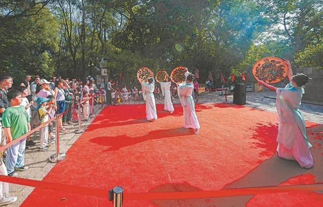 福州鼓山旅游景区以“寻福鼓山 喜迎国庆”为主题推出特色文化活动