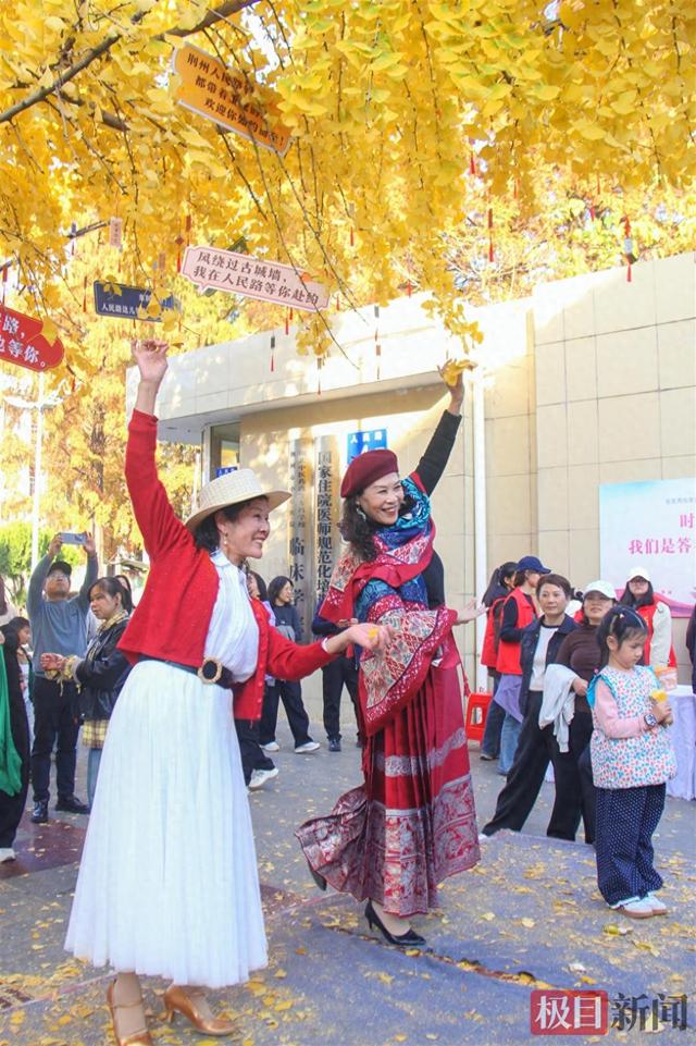湖北荆州：闹市中藏着“银杏谷”