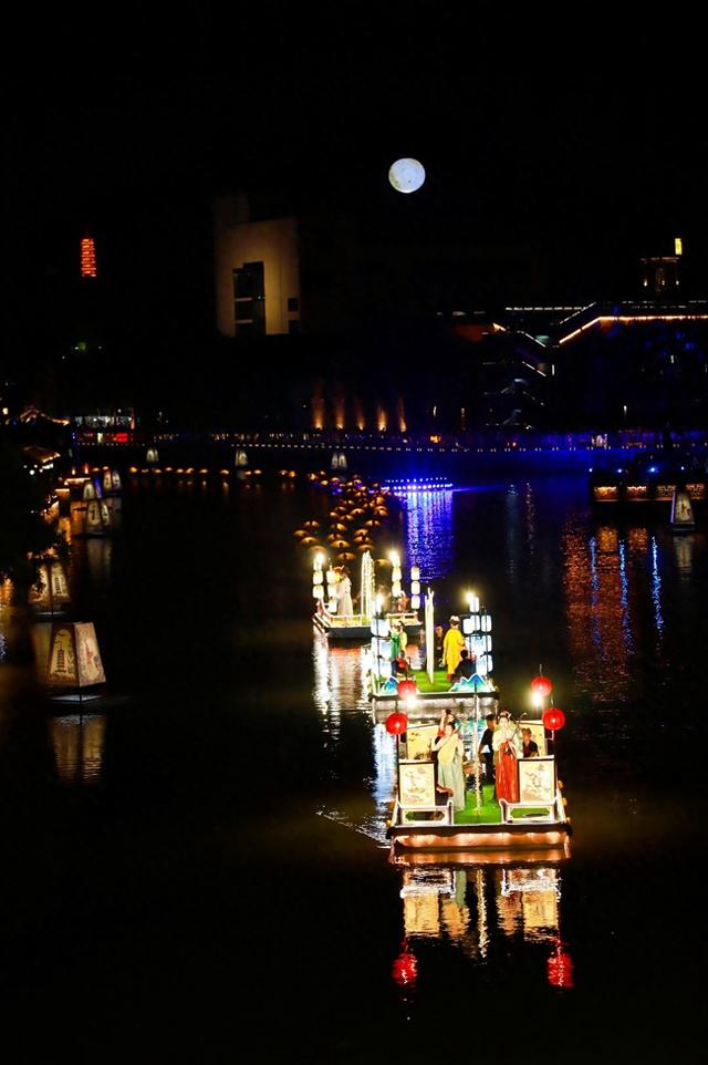 中秋夜来海宁看水上迎灯！