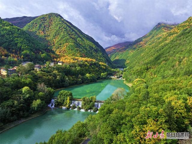 秋染官鹅沟 倾倒人间的调色盘