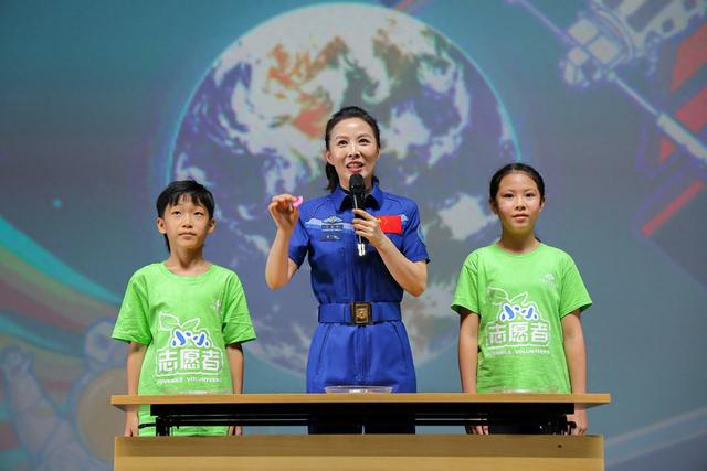 “天宫领航 筑梦星球”，杨利伟、王亚平同场分享太空故事