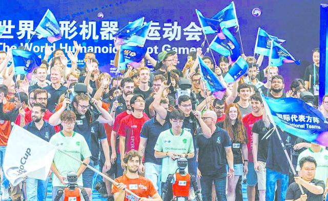 从“运动健将”到“家庭助手”，人形机器人还要“跑”多远？