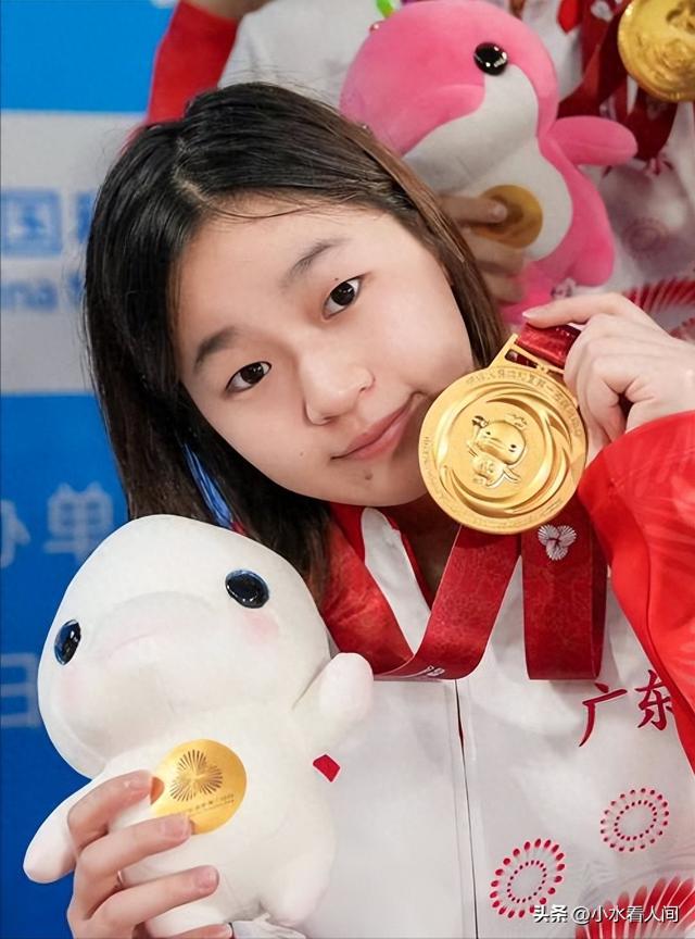 恶心一幕！全红婵老家新房封顶，大量无人机惹事，村民也跟着遭殃