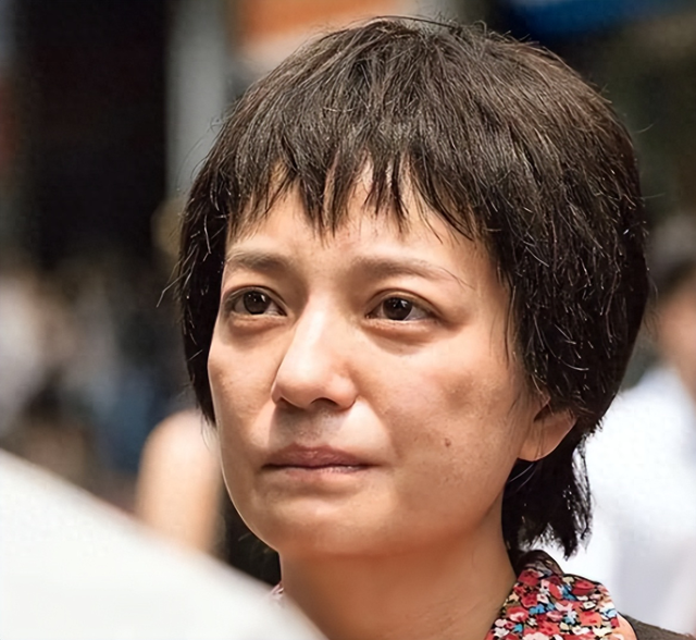 1590万资产被冻结！劣迹艺人赵薇走投无路，将15岁女儿当救命稻草