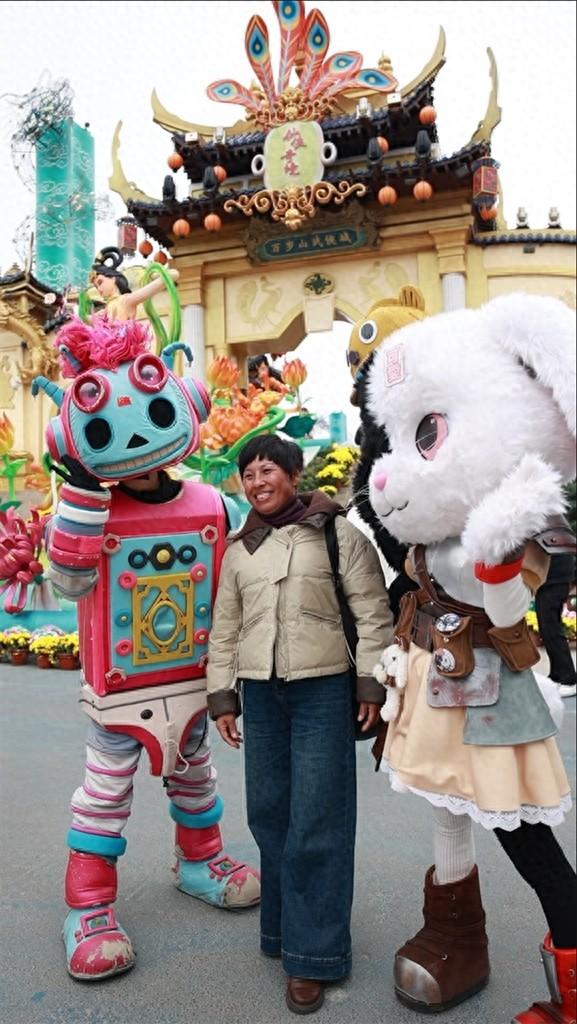 探访河南景区NPC 这碗“青春饭”滋味如何