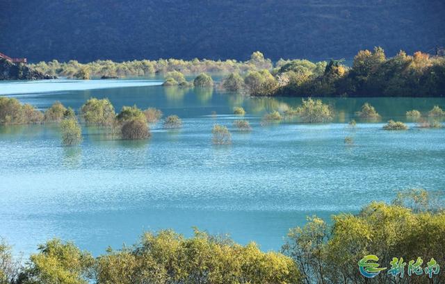 两江交汇碧波现