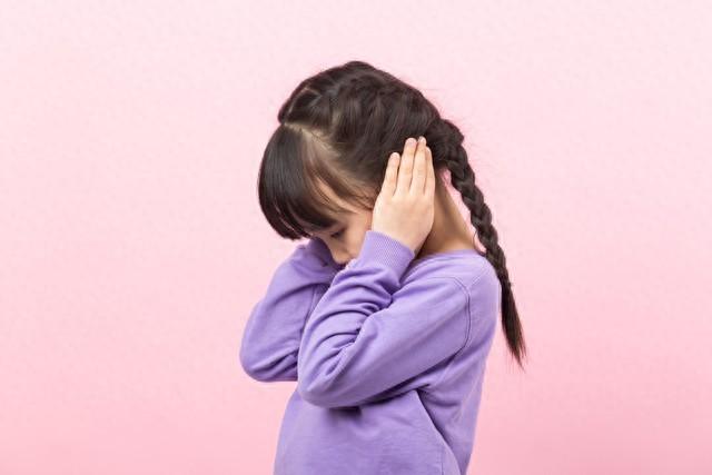女人梦见下雨房顶漏水是什么兆头（小时候家里房子漏水）