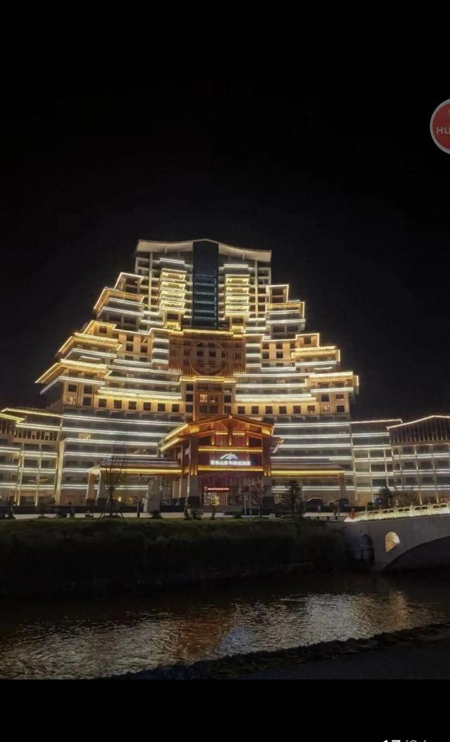 贵州“天下第一水司楼”已变身全新酒店：12种房型，最高2321元/晚，“国庆预计满房”；内景曝光