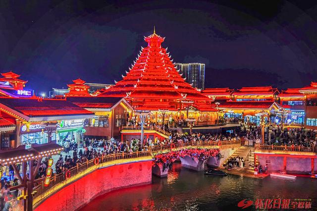 图说 | 榆树湾文旅商综合街区内游人如织