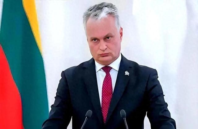 经济崩了，盟友全跑了，和中国决裂的欧洲小国，现在想找中国填坑