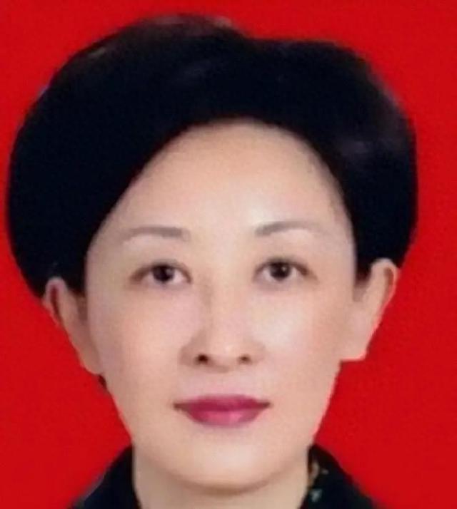 又揪出来一个大贪！金额高达9.7亿，首富夫人郝斌跨境外逃失败了