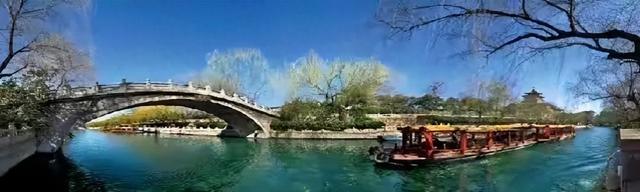 半城湖中石桥美