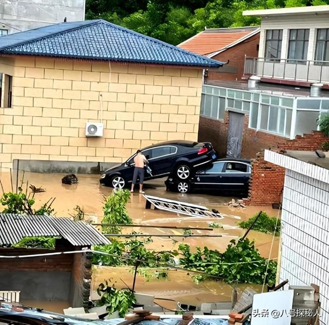 揪心！18人到承德避暑遇山洪，凌晨3点被叫醒逃生，4辆车全被冲走