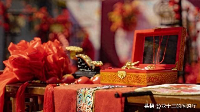 所有天价彩礼的背后，是捞女对人性拿捏，瞅准的是你急于求成心理