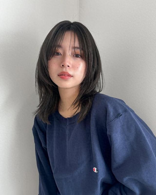 及肩中短发发型扎法（2025及肩发型推荐｜22款中短发修饰脸型灵感）