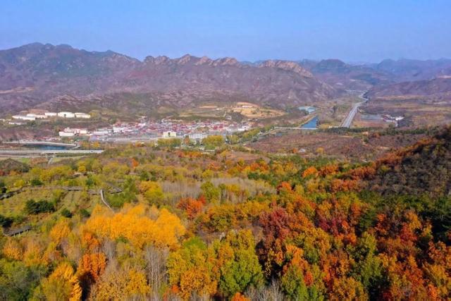 嗨玩怀柔丨南山远眺、栈道徒步，感受五彩斑斓