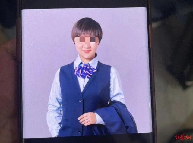 36岁银行女经理和丈夫先后自杀，储户取款被告知“理财经理死了”，78万存款只剩4000多元；生前花180万订豪车，留下两个幼女