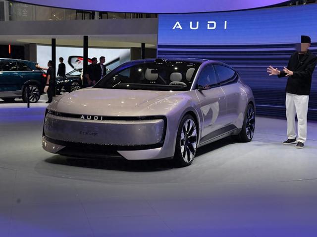 奥迪破釜沉舟！配quattro四驱+空气悬架+3秒级破百，才卖27.99万