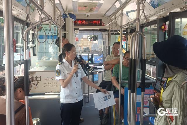 关于湖岛，你有哪些记忆？青岛这辆主题巴士成热门打卡地