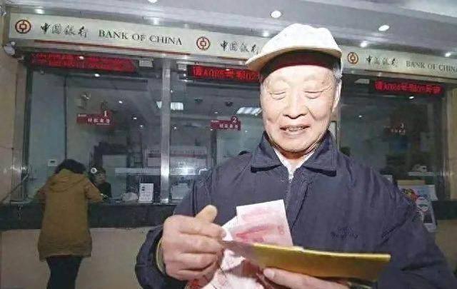 大家发现了没有：现在的退休老干部简直就是“金山银山”