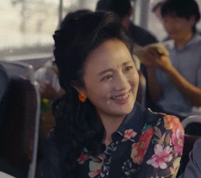 演员朱媛媛遗作《小城大事》热播，杀青16天后去世，知情人爆料：边打止痛针边演“发自内心的笑	”，“我看完眼泪都掉下来了”