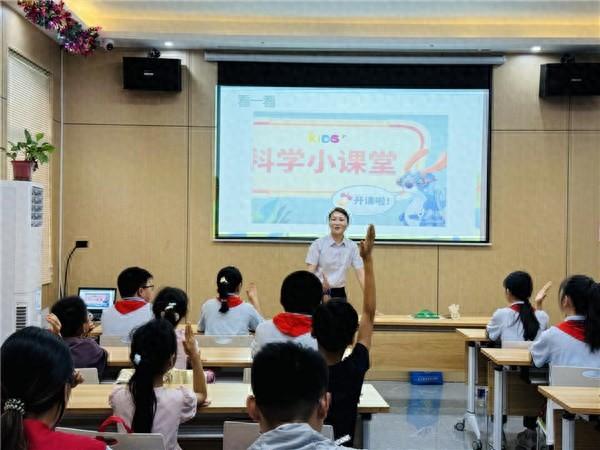 长丰县科协开展科普进社区活动
