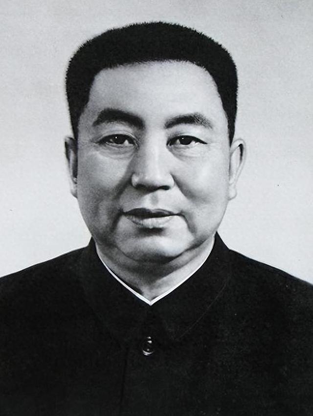 1976年，毛主席去世，华国锋凌晨召开紧急会议，决定了三件事