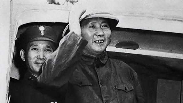 蒋介石在日记里坦言：重庆谈判放走毛主席，全是因为这两点！