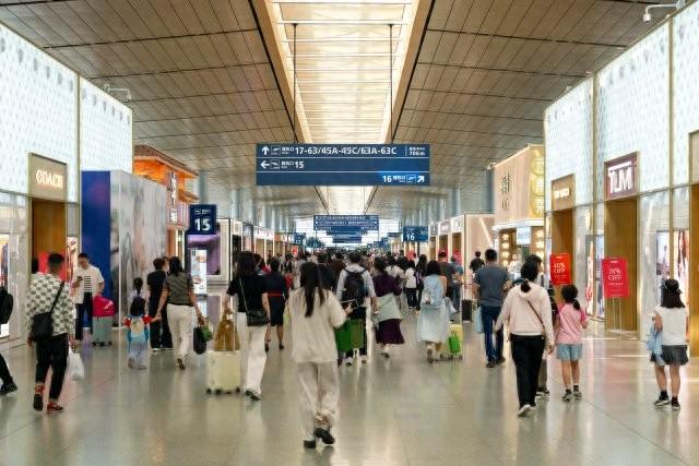 “清凉云南”点亮航空流量，云南省内机场暑运“热力”十足