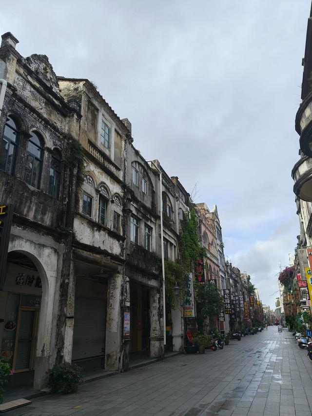 别让历史老街成为霉菌的滋生地