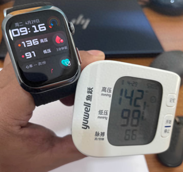 智能手表vs手环：10倍差价值不值？2者深度拆，解选错真的会后悔