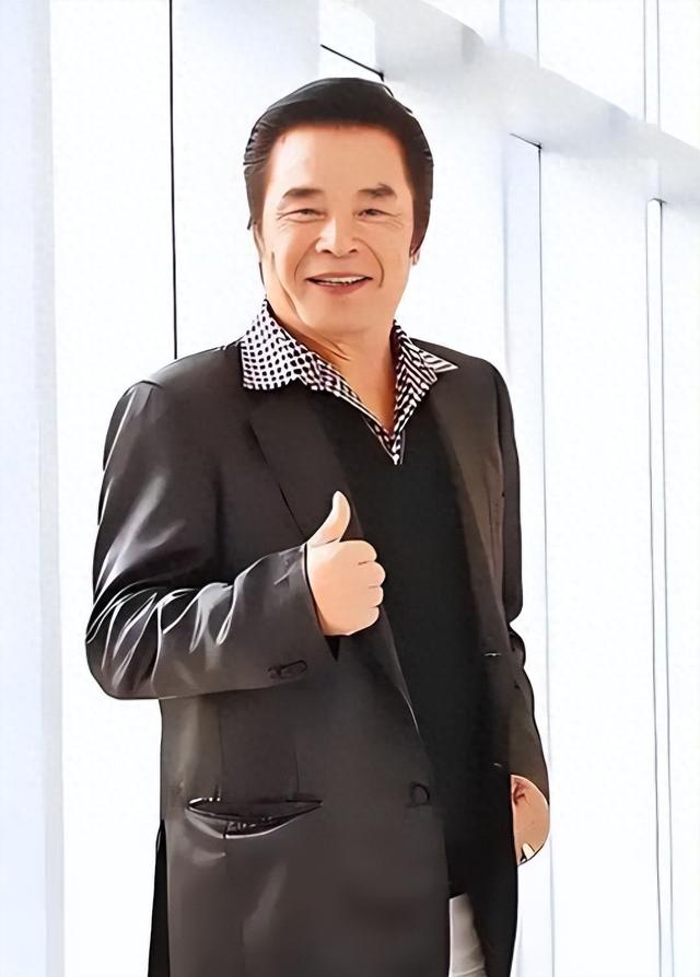 “6个老婆”同住一室，每人每月7万零花钱，71岁又娶第七房小娇妻