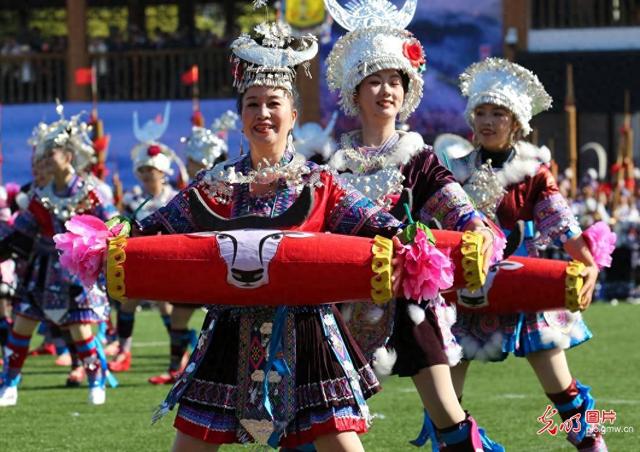 万人欢度芦笙斗马节