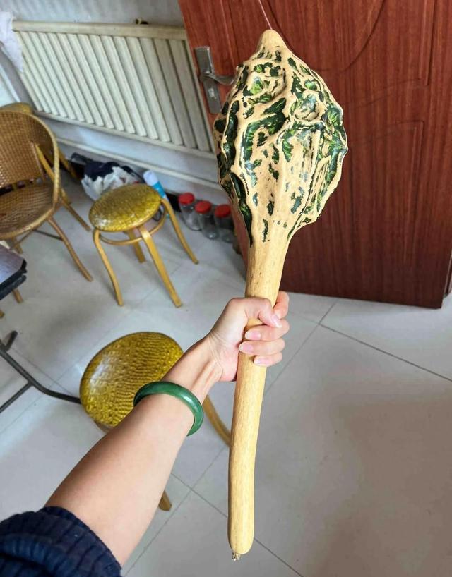 天津一女子因半年没回家，院墙长出“狼牙棒”，网友：长见识了