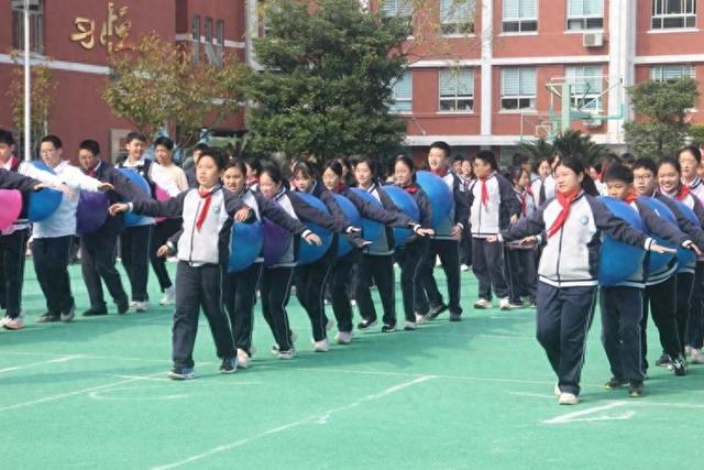 必修一英语优化学案（守护每一个奔跑的身影 上海筑牢校园体育安全防线）